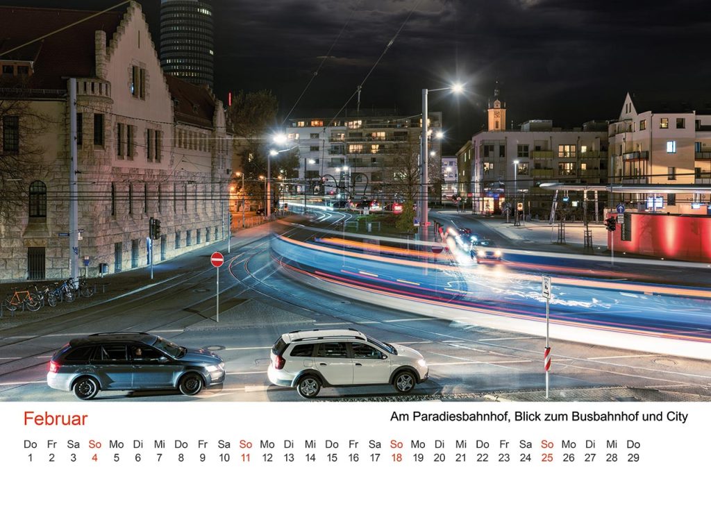 Jena Foto Kalender 2024, Monat Februar – Eine Langzeitbelichtung vom Paradiesbahnhof mit Sicht auf die City.