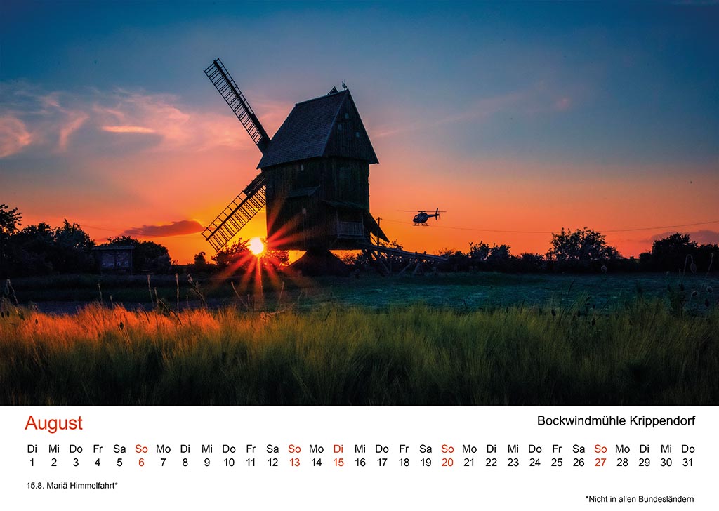 Jena Foto-Kalender "Jenaer Fotomomente 2023", Augsust – Sonnenuntergang eingefangen bei der Bockwindmühle in Krippendorf