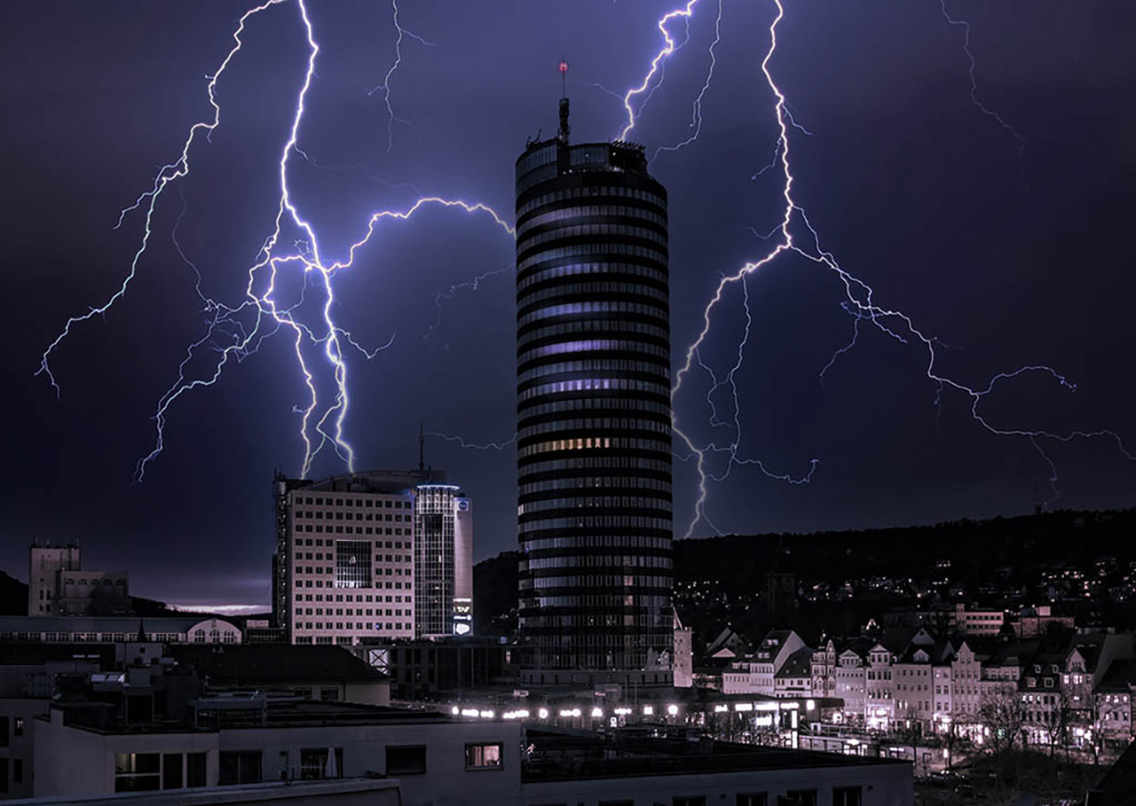 Fotoleinwand Lightning – Blitz über dem JenTower