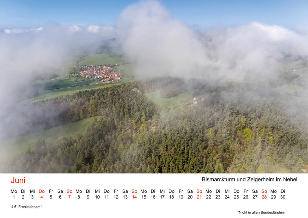 Juni – Bismarckturm und Zeigerheim im Nebel