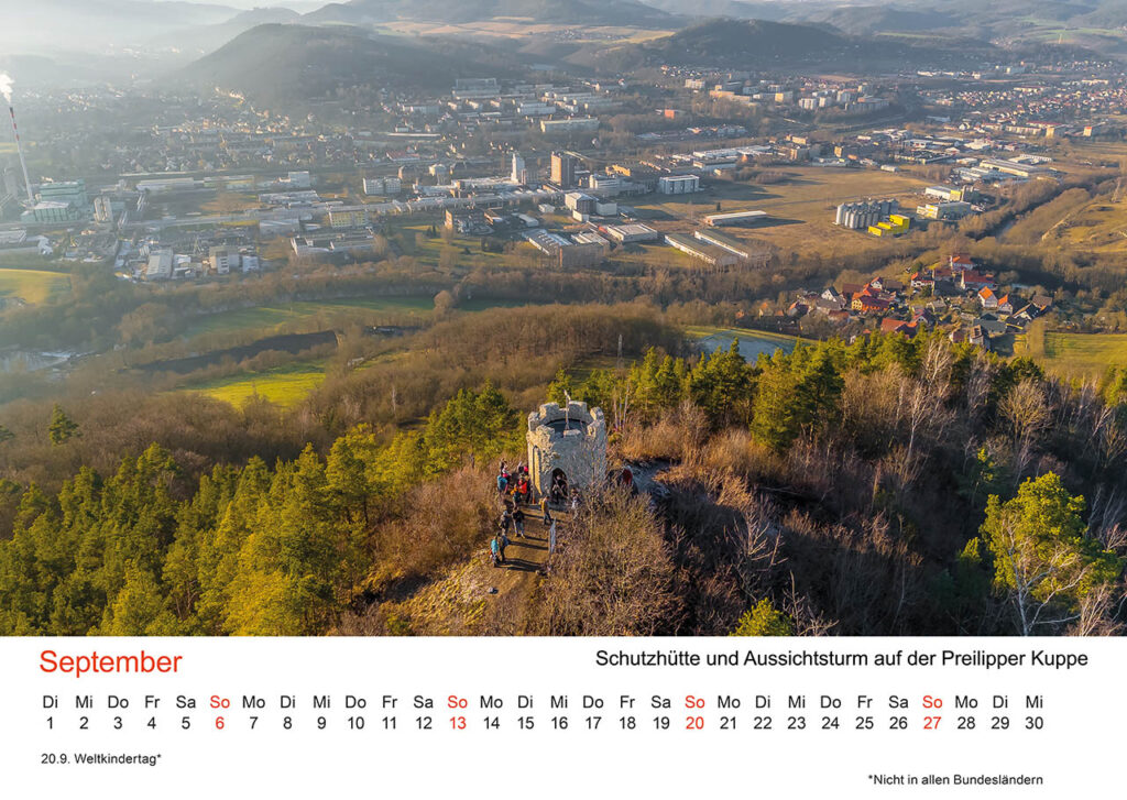 September – Schutzhütte und Aussichtsturm auf der Preilipper Kuppe