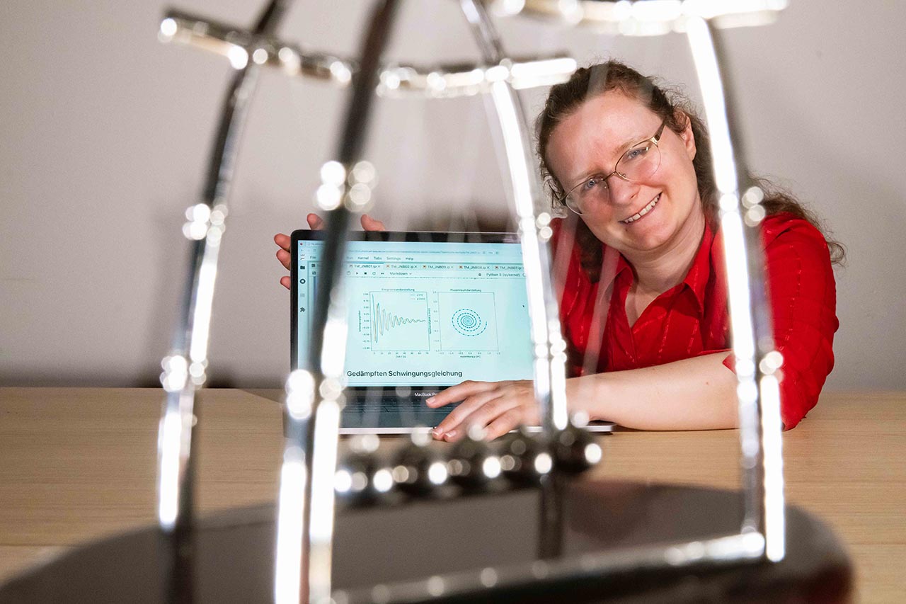 Die Physikerin PD Dr. Christin David von der Universität Jena hat ein Fellowship für Innovationen in der digitalen Hochschullehre erhalten. (Foto: Jens Meyer/Uni Jena)