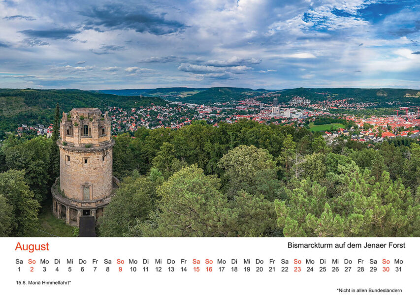 Jena Fotokalender 2026. August – Der Bismarckturm auf dem Jenaer Forst.